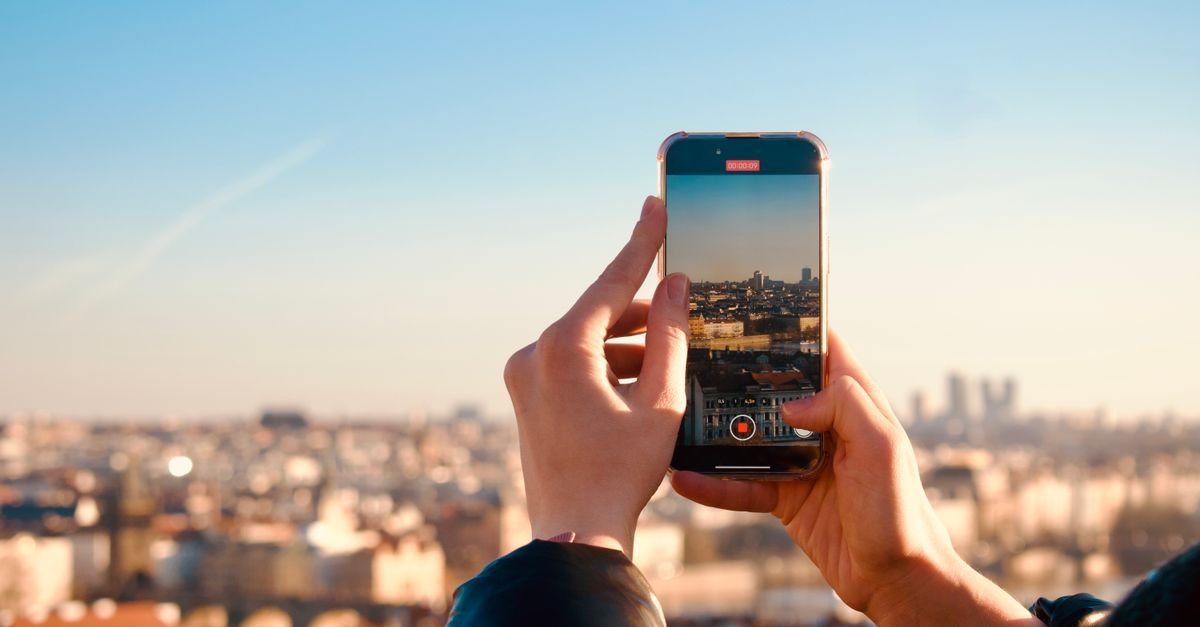 카메라와 저장공간이 가격에 맞는지